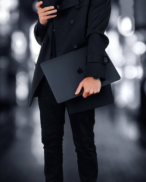 @anckor wearing the matte black MacBook Pro 15“ cover from our shop. ◾️ Male Home Decor, Black Like Me, Best Positive Quotes, Banda Aceh, All Black Everything, Tech Fashion, Black And White Aesthetic, White Aesthetic, Black Love