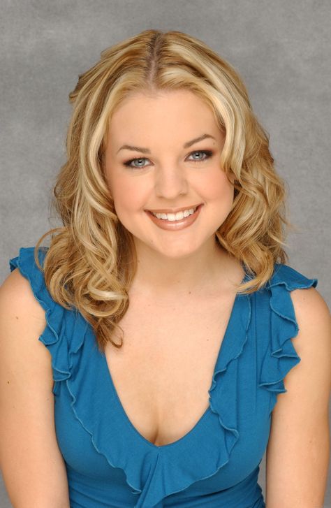 Storm Images, Storm Pictures, Kirsten Storms, 2000s Girl, Soap Opera Stars, Elizabeth Montgomery, Soap Stars, Hollywood Actress, Hilary Duff