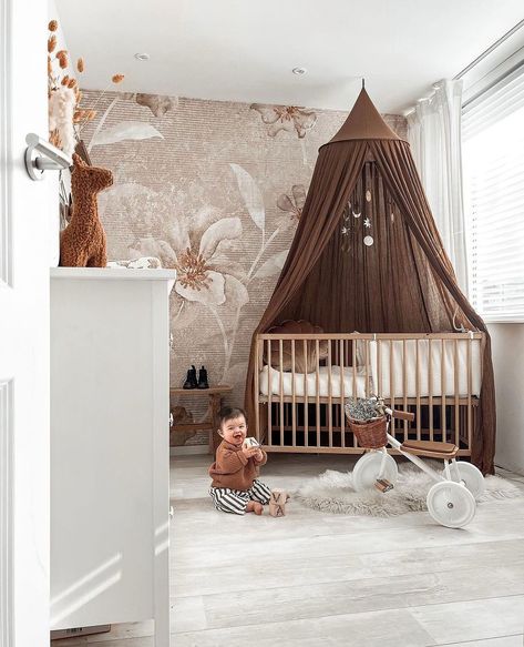 BABY ROOMS INSPIRED BY NATURE AND THE OUTDOORS - Kids Interiors Galaxy Nursery, Budget Nursery, Sports Nursery Theme, Vintage Crib, Nursery Interior, Fairy Nursery, Outdoor Nursery, Hot Air Balloon Nursery, Nursery Bookshelf