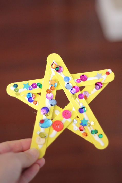 Star Craft For Toddlers, Star Activities, Christmas Star Crafts, Star Crafts, Space Crafts For Kids, Preschool Room, Star Craft, Craft For Toddlers, Preschool Schedule