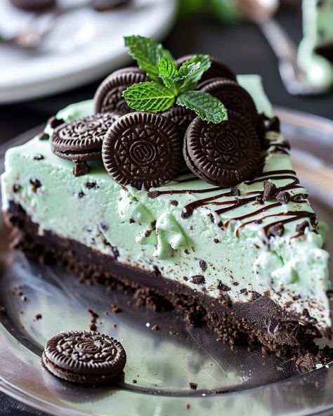 No Bake Oreo Mint Cheesecake, Mint Pie No Bake, Mint Oreo Cheesecake, Mint Pie, Mint Chocolate Cheesecake, Mint Desserts, Mint Cheesecake, No Bake Oreo Cheesecake, Peppermint Cheesecake