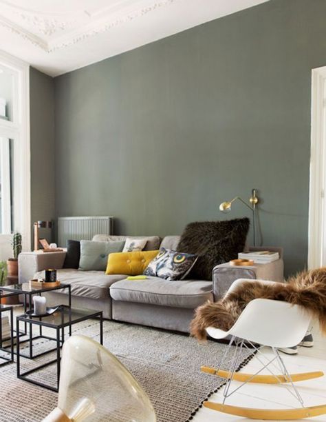 De la couleur dans son intérieur: le VERT "Pigeon 25" de Farrow & Ball Farrow And Ball Living Room, Farrow And Ball Kitchen, Living Room Decor On A Budget, Decorating Walls, Decorating Kitchen, Bedrooms Decor, Bedroom Farmhouse, Farrow And Ball, Room Paint Colors