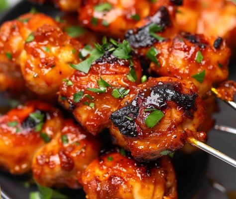 Air Fryer Chicken Skewers Recipe Airfryer Chicken Skewers, Air Fryer Skewers, Air Fryer Chicken Skewers, Chicken Skewers In Air Fryer, Chicken Skewers Marinade, Juicy Chicken Wings, Mexican Chicken Breast, Honey Sriracha Chicken, Chili Lime Chicken