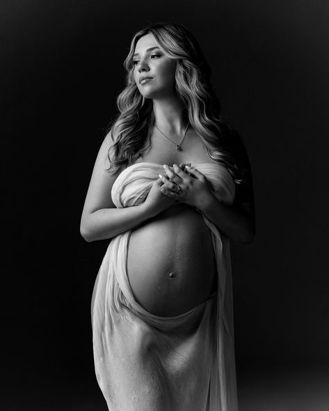 Dramatic shots are always my favorite 🖤 Maternity photography studio in Miami & South Florida #fortlauderdalephotographer #maternityphotographer #studiomaternity #southfloridamaternityphotographer #maternityphotographermiami #pregnancyphotoshoot #maternityphotoshoot #anakingphoto #bestpregnancyphotos #miamimaternityphotographer #miamimom #miamimomblogger #elegantpregnancy #miamipregnancyphotographer #miamidadephotographer #maternitysession #красиваябеременность #фотографбеременности #motherh... Backlit Maternity Photography, Pregnant Pose Reference, Pragnacy Photography, Naked Pregnancy Photoshoot, Prego Photoshoot, Maternity Pin Up, Maternity Photography Studio, Maternity Photoshoot Outfits, Maternity Studio