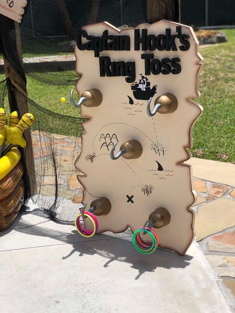 Pirate Hook Ring Toss, Captain Hook Ring Toss, Tropisk Fest, Pirate Ideas, Pirate Hook, Mermaid Pirate Party, Pirate Themed Birthday Party, Peter Pan Party, Camp Games