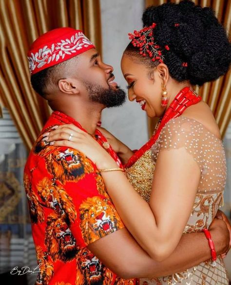 Traditional Pre Wedding Photoshoot, Job Photo, Traditional Wedding Photos, Ankara Short, Bride And Groom Outfits, Wedding Ceremony Traditions, Traditional Marriage, Fancy Wedding Dresses, Gown Styles