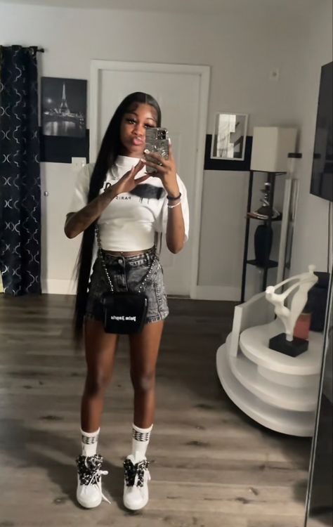 Outfit Ideas Black Women Birthday, Off Whites Outfits For Black Women, Designer Outfits Black Woman Birthday, Birthday Shoes Ideas, Fly School Outfits, Fly Girl Birthday Outfits, Fly Outfit Ideas, Fly Black Women Outfits, Ksubi Jeans Outfit Black Women