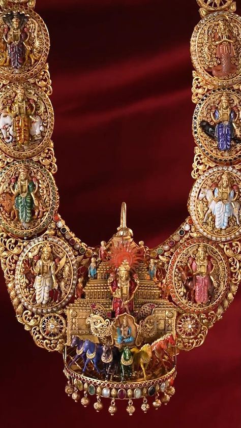 Hindu Jewelry, Wedding Jewelry Sets Bridal Jewellery, Temple Jewelry Necklace, Neck Pieces Jewelry, Gold Jewels Design, Gold Jewelry Outfits, Antique Necklaces Design, New Gold Jewellery Designs, Temple Jewelry