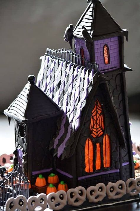 16 Halloween Gingerbread House Ideas » Lady Decluttered Halloween Gingerbread House Template, Horror Gingerbread House, Gingerbread Graveyard, Goth Gingerbread House, Black Foods, Gingerbread Halloween, Haunted Gingerbread House, Haunted House Cake, Halloween Gingerbread House