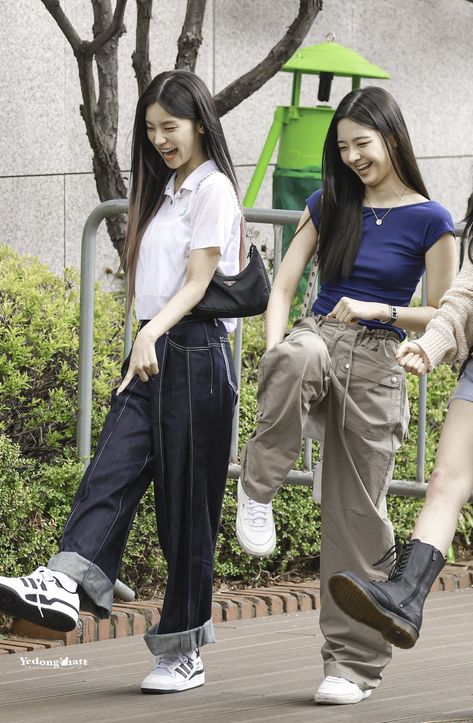 Yeji And Lia, Airport Fashion Kpop, Oufits Casual, New Jeans Style, Couple Outfits, Kpop Outfits, Kpop Fashion, Korean Outfits, Casual Style Outfits