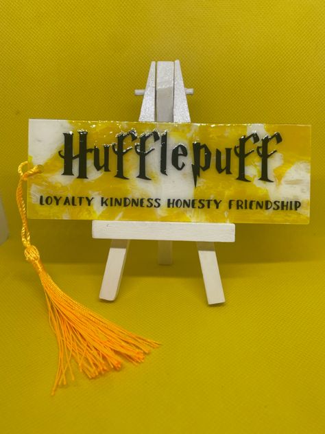 Hufflepuff Bookmark, Hufflepuff Pride, Reading Month, Harry Potter Hufflepuff, Pride Day, Cute Bookmarks, Harry Potter Diy, Harry Potter Jokes, Books Reading