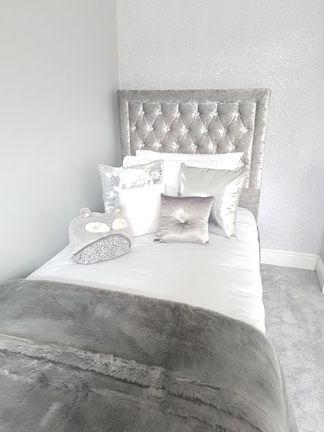 Girly grey Grey Bed Frame Bedroom Ideas, Glam Bedrooms, Glam Bed, Nice Rooms, Silver Bedroom, Glamourous Bedroom, Grey Bed Frame, Luxury Room Bedroom, Glam Bedroom