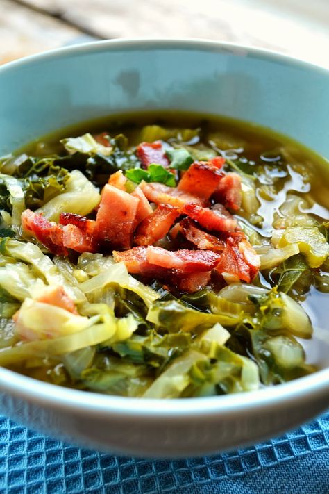 Cabbage And Kale, Kale And Cabbage, Easy Cabbage Soup, Roasted Vegetable Soup, Soup With Bacon, Sweet Potato Kale, Bacon Soup, Cabbage Soup Diet, Spinach Soup