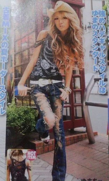 Ganguro Girl, Japanese Gyaru, Gyaru Style, 2000s Japanese Fashion, Denim Bottoms, 일본 패션, Gyaru Fashion, 2000s Fashion Outfits, Tokyo Fashion