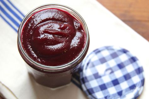 Beet Ketchup Beet Ketchup Recipe, Fruit Ketchup, Beet Ketchup, Ketchup Recipe, Burger Toppings, Beet Recipes, Curry Shrimp, Red Beets, Artisan Cheese