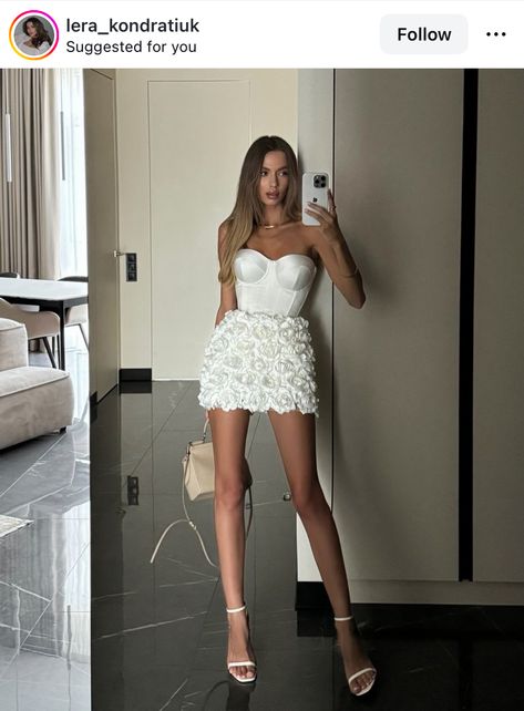 Engagement Mini Dress, Engagement Dresses For Bride, Short Bridal Dresses, Mini Dress Classy, Dress Feathers, Short Bridal Dress, White Corset Dress, Bridal Wardrobe, Classy Short Dresses