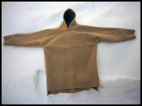 Wool Blanket Anorak - Make your own in a few easy steps - Outdoor Revival Mens Blanket, Bushcraft Projects, Survival Clothes, Camp Diy, Steps Outdoor, Viking Clothes, Woolen Blanket, Survival Clothing, Bush Craft