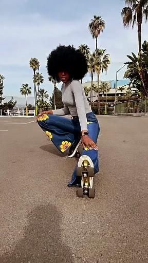 Roller Skating Dance, Black Roller Skates, Disco Roller Skating, Skater Chick, Roller Skating Outfits, Girls Roller Skates, Skate Fits, Cabello Afro Natural, Quad Roller Skates