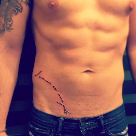 16 tatuajes en los oblicuos para hombres que no limitan su sensualidad 10 Mens Hip Tattoos, Best Stomach Tattoos, Women Tattoo Ideas, Abdomen Tattoo, Lower Stomach Tattoos, Ab Tattoo, Tattoos For Men And Women, Le Tattoo, Tattoo Placements