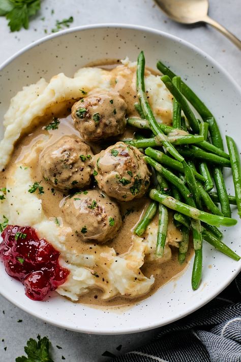 Ikea Meatballs, Fun Food Ideas, Meatballs And Gravy, Fried Meatballs, Tender Meatballs, How To Cook Meatballs, Recipes Beef, Crockpot Recipes Beef, Swedish Meatballs