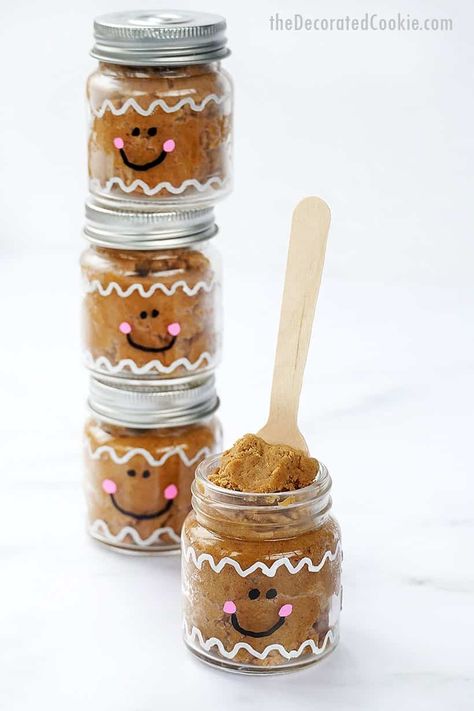 GINGERBREAD EDIBLE COOKIE DOUGH - in cute mason jars Gingerbread Cookie Dough, Mason Jar Christmas Crafts, Cut Out Cookie Recipe, Gingerbread Gifts, Basic Cookies, Paint Easy, Craft Video, Christmas Food Gifts, Edible Cookies