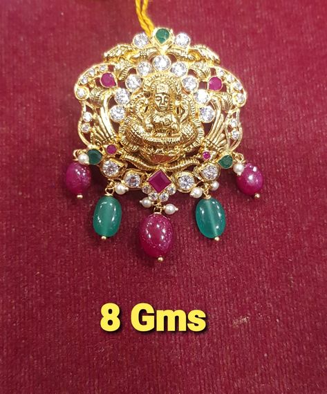 Gold Lockets, Pretty Gold Necklaces, Chudidhar Neck Designs, Mango Necklace, Baby Jewellery, Engagement Saree, Pendant Designs, Delicate Gold Jewelry, Gold Temple Jewellery