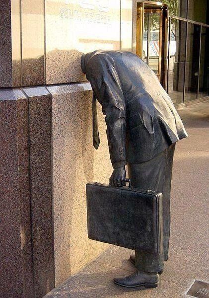 this always amuses me, and it's right outside my building :) Funny Statues, Auguste Rodin, Foto Art, Outdoor Sculpture, Comedy Central, Harry Potter Funny, Outdoor Art, Sculptures & Statues, Fantastic Beasts