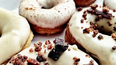 15 Savory Donut Flavors Guaranteed to Make You Drool https://www.sweetyhigh.com/read/best-savory-donut-flavors-060217 Savory Donut Ideas, Savory Donuts Recipe, Savory Donuts, Savory Dessert, Donut Flavors, Donut Toppings, Donut Day, Riverdale Cheryl, National Donut Day