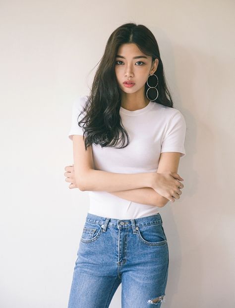 Korean Fashion Blog online style trend Korean Ulzzang Fashion, Trend Jeans, Cute Short Dresses, Casual College Outfits, Jean Trends, Style Korean, Korean Fashion Trends, Ulzzang Fashion, Fashion 101