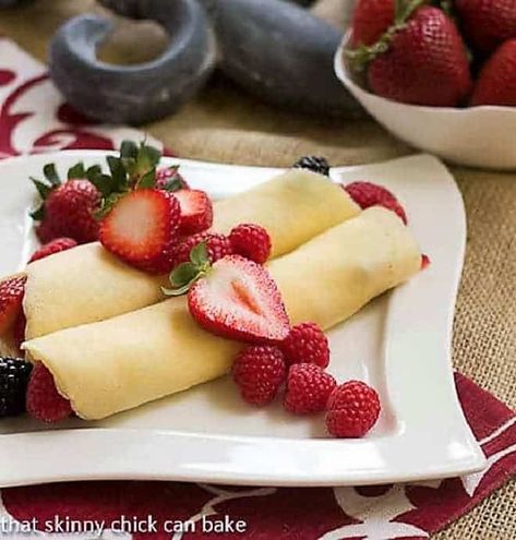 Brown Butter Crêpes with Berry and Cheesecake Filling - an elegant brunch or dessert, these crepes will make you swoon! Best Crepe Recipe, Brown Sugar Butter, Make Brown, Cheesecake Trifle, Crepes Filling, Berry Cheesecake, Cheesecake Filling, Berries Recipes, Crepe Recipes