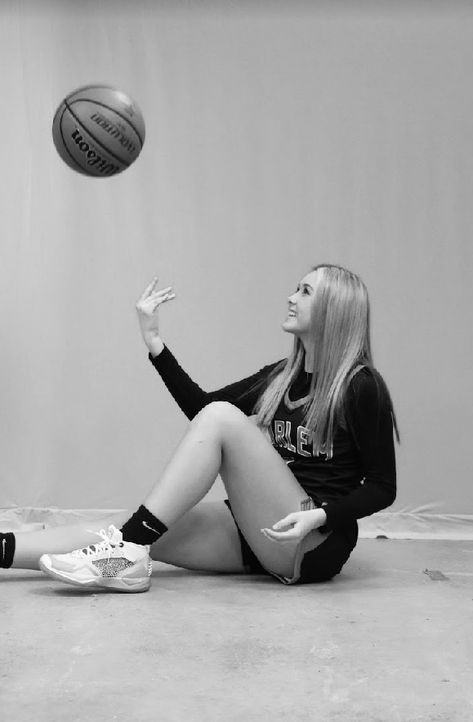 Basketball Individual Pictures, Basketball Poses For Pictures Women, Basketball Pictures Poses Two People, Basketball Pics Ideas, Women’s Basketball Media Day, Girls Basketball Media Day Ideas, Women’s Basketball Media Day Poses, Basketball Cheer Senior Pictures, Basketball Photoshoot Ideas Women