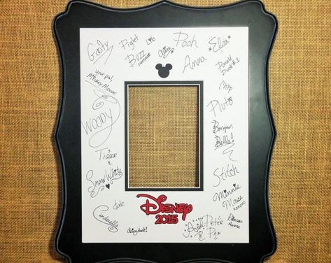 Disney Autograph Frame, Disney Autograph Picture Frame, Disney Autograph Photo Mat, Disney Signature Ideas, Disney With Friends, Disney Autograph Ideas, Disney Princess Signatures, Disney Photo Frames, Disneyland 2024