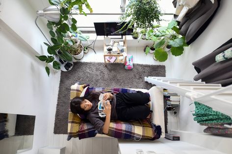 Japanese Tiny Apartment, Tiny Japanese Apartment, Kitchen Burner, Tokyo Apartment, Japanese Apartment, Tiny Apartments, Tiny Apartment, Real Estate Development, Tiny Living