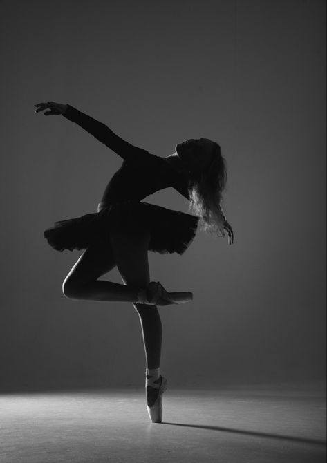 Black And White Dance Aesthetic, Ballerina Aesthetic Dark, White Vision Board, Black And White Dance, Ballerina Photography, Dance Wallpaper, Ballet Dance Photography, Cute Images For Wallpaper, Story Background