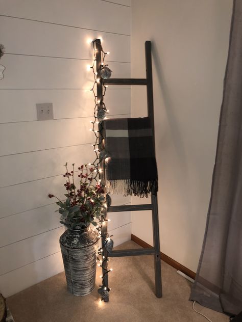 Blanket Ladder With Lights, Ladder Crafts, Antique Ladder Decor, Upstairs Decor, Ladder With Lights, Old Ladder Ideas, Ladder Ideas, Farmhouse Ladder, Small Ladder