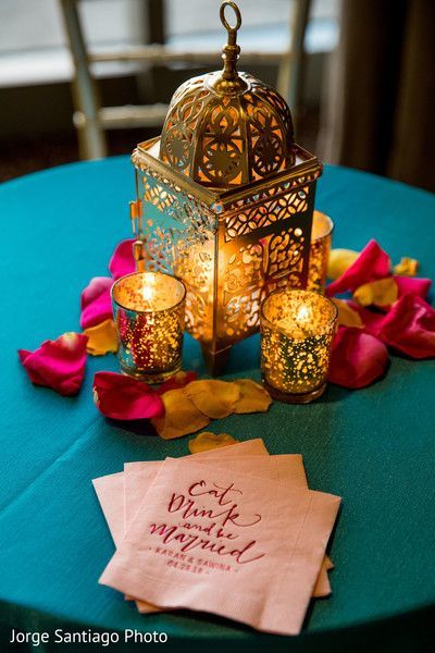 Indian Wedding Centerpieces, Arabian Nights Theme Party, Indian Party Themes, Table Decor Inspiration, Indian Wedding Deco, Arabian Party, Arabian Nights Theme, Arabian Nights Party, Indian Table