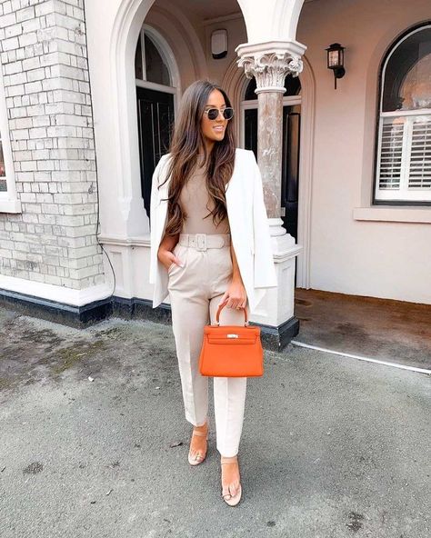 Orange Bags Outfits, Lv Alma Outfit, Orange Bag Outfit Summer, Outfit With Orange Bag, Orange Handbag Outfit, Orange Bag Style, Orange Bag Outfit, White Blazer Outfits, Working Girl Style