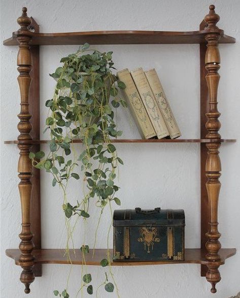 Antique Wall Shelf, Antique Shelves, Antique Bedroom, Living Vintage, Interior Vintage, Vintage Shelf, Home Decor Ideas Living Room, Home Decor Living Room, Room Redo