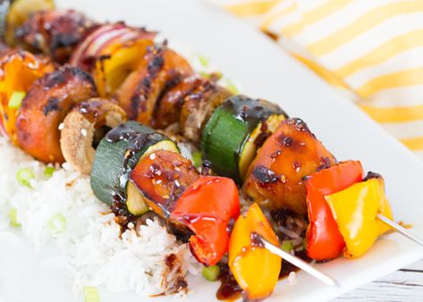 Teriyaki Chicken Kabobs Chicken And Veggie Kabobs, Kebab Marinade, Chicken Kabob Marinade, Veggie Kabobs, Grilled Chicken Kabobs, Veggie Skewers, Grilled Tofu, Kabob Recipes, Chicken Kabobs