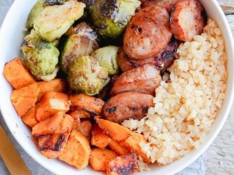 Sausage And Cauliflower Rice, Sausage And Cauliflower, Simple Healthy Recipes, Buddha Bowls Recipe, Healthy Bowls Recipes, Roasted Cabbage, Buddha Bowls, Healthy Bowls, Lunch Bowl