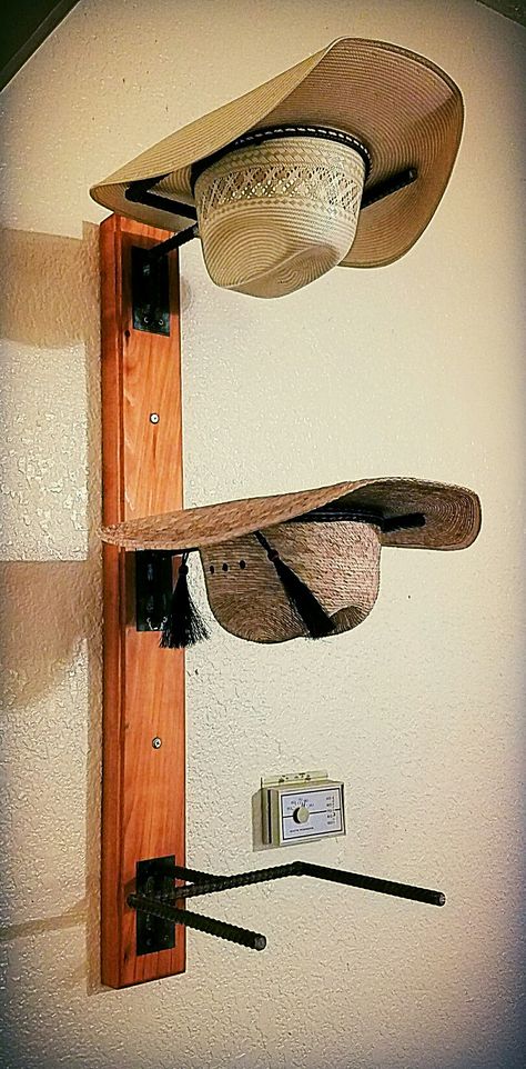 Rebar Cowboy Hat Rack Metal Hat Rack, Cowboy Hat Storage Ideas, Diy Cowboy Hat Rack, Metal Decor Ideas, Rebar Ideas, Cedar Art, Rebar Projects, Horseshoe Welding, Mudroom Designs