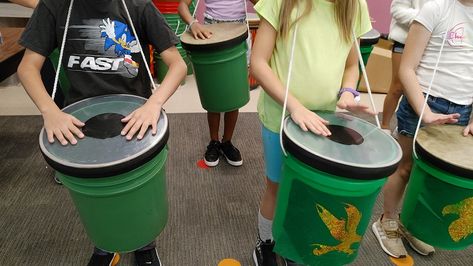 Bucket Drumming: An Inexpensive, Durable and Portable Option - Yamaha Music Diy Drum, Diy Drums For Kids, Diy Drum For Preschoolers, Bucket Drumming Elementary, Drum Kit, Marching Drum, Drum Craft, Drum Lessons For Kids, Bucket Drumming