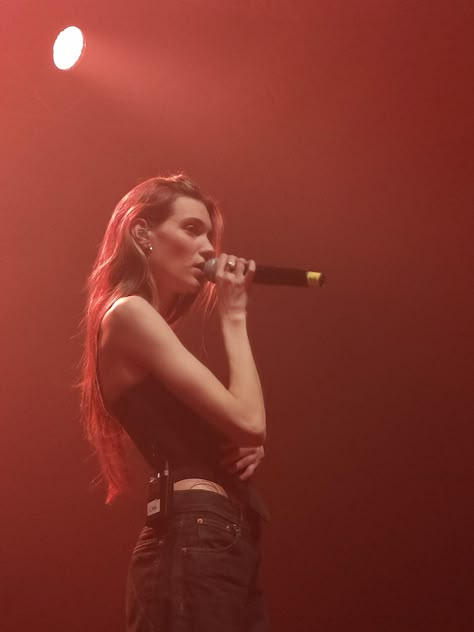 Female Singers On Stage, Woman On Stage, Concert Oufit, Charlotte Cardin, Maggie Rogers, Mix Style, Music Aesthetic, Independent Women, Motivation Wall