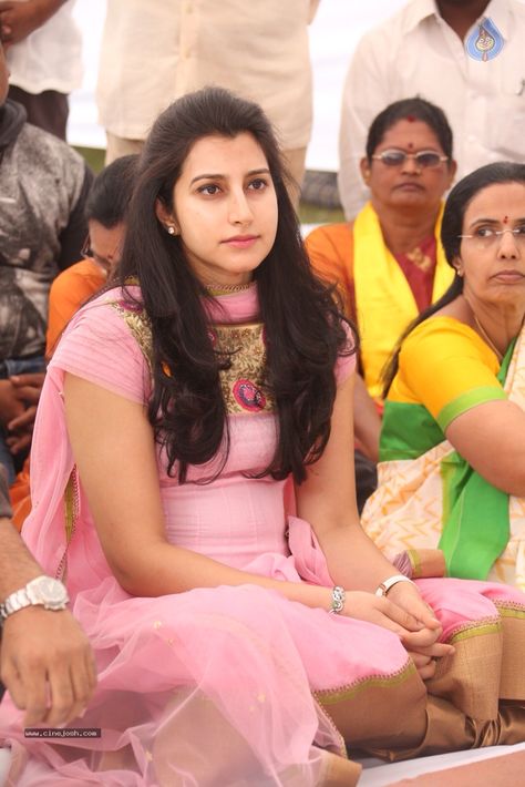 Nara brahmani in pink chudidhar Nara Brahmani, South Indian Bridal Jewellery, Bridal Sarees South Indian, Ethnic Gown, Indian Designer Suits, Bollywood Hairstyles, Indian Dresses Traditional, Long Frocks, Stylish Party Dresses