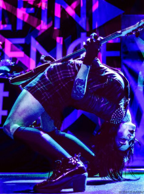 Backbend Backbend Pose Reference, Lynz Way Backbend, Backbend Poses, Lindsey Way, Models To Draw, Rockstar Aesthetic, Mindless Self Indulgence, Drawing Examples, Body Reference Poses