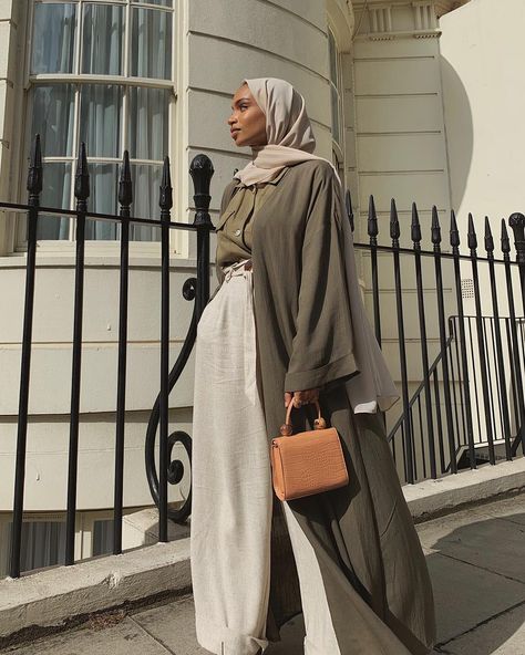 Switching up colours 🌾 Wearing @oushk.thelabel abaya ! Fav affordable brand atm Nia Amroun, Hijab Runway, Summer Hijabi, Modest Summer Fashion, Muslim Style, Street Hijab Fashion, Muslim Outfits Casual, Muslim Fashion Hijab Outfits, Hijabi Fashion Casual