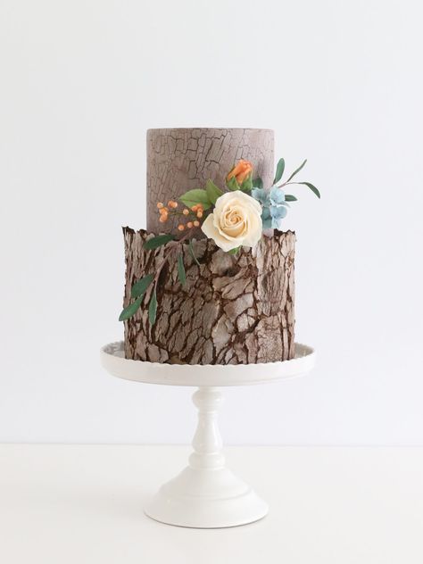 A beautiful two tier Autumn wedding cake which represents a natural tree stump. Cake Decorating Gold, Brisbane Wedding, Creative Wedding Cakes, Gold Cake Topper, Romantic Wedding Cake, Creative Cake Decorating, Tiered Cake, Wedding Cake Rustic, Fall Wedding Cakes