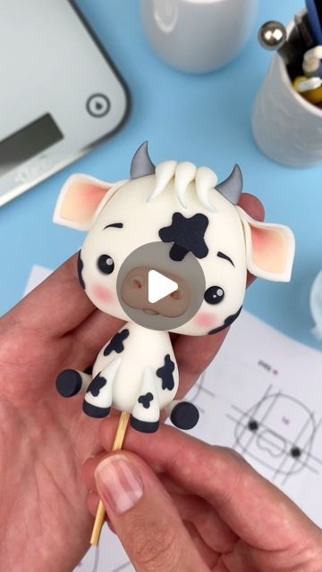 Cow Made Out Of Clay, Fondant Cow, Cow Cake, Cow Cakes, Cake Fondant, White Cow, Fimo Clay, Clay Ideas, Fondant Cakes