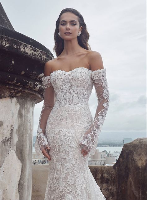 Hailey Bieber Wedding, Winter Themed Wedding, Gaun Tulle, Calla Blanche, Beaded Wedding Dress, Wedding Dress Organza, Floral Wedding Dress, Dream Wedding Ideas Dresses, Wedding Dresses Beaded