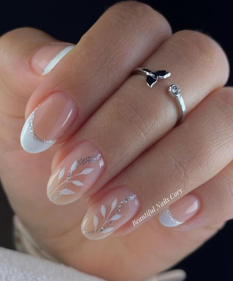 French Nails Flower Design, Purple And White French Tip Nails, Fancy French Tips, Simple Floral Nails, Bridal Nails Designs, Fancy Nail Art, Business Nails, Cute Short Nails, Nail Salon Design